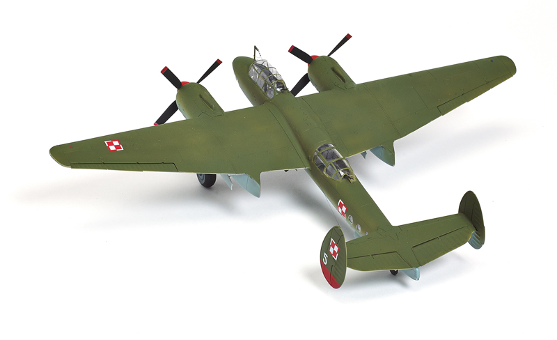 Tu-2S World War II Soviet Bomber Tupolev 1//72 Scale Plastic Model Kit ICM 72031